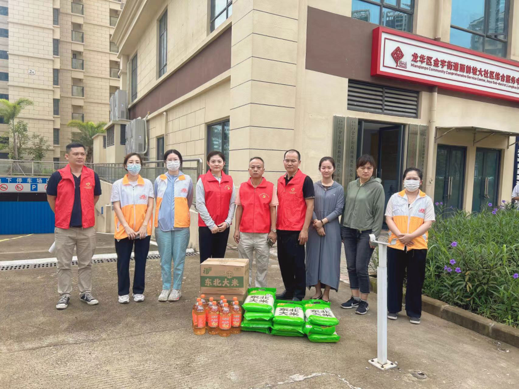 百雀物业党支部进社区活动